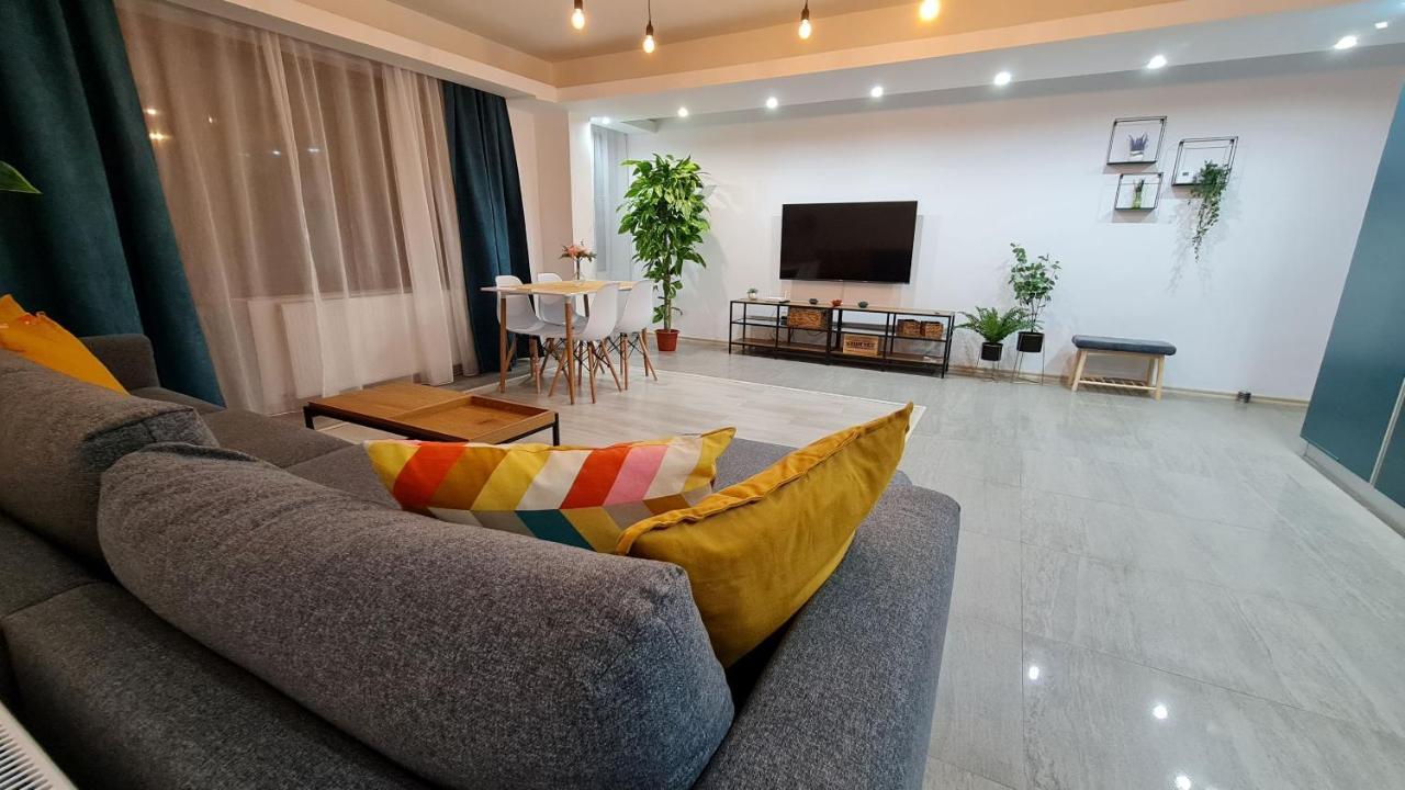 Zander Home Apartment Буштені Екстер'єр фото