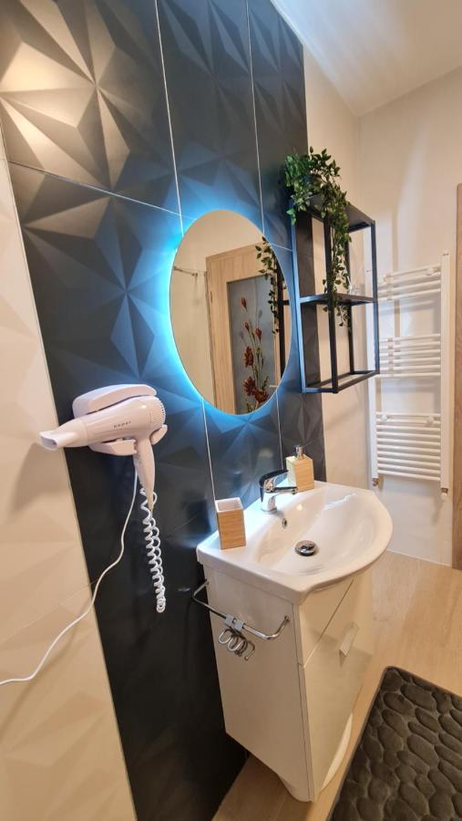 Zander Home Apartment Буштені Екстер'єр фото